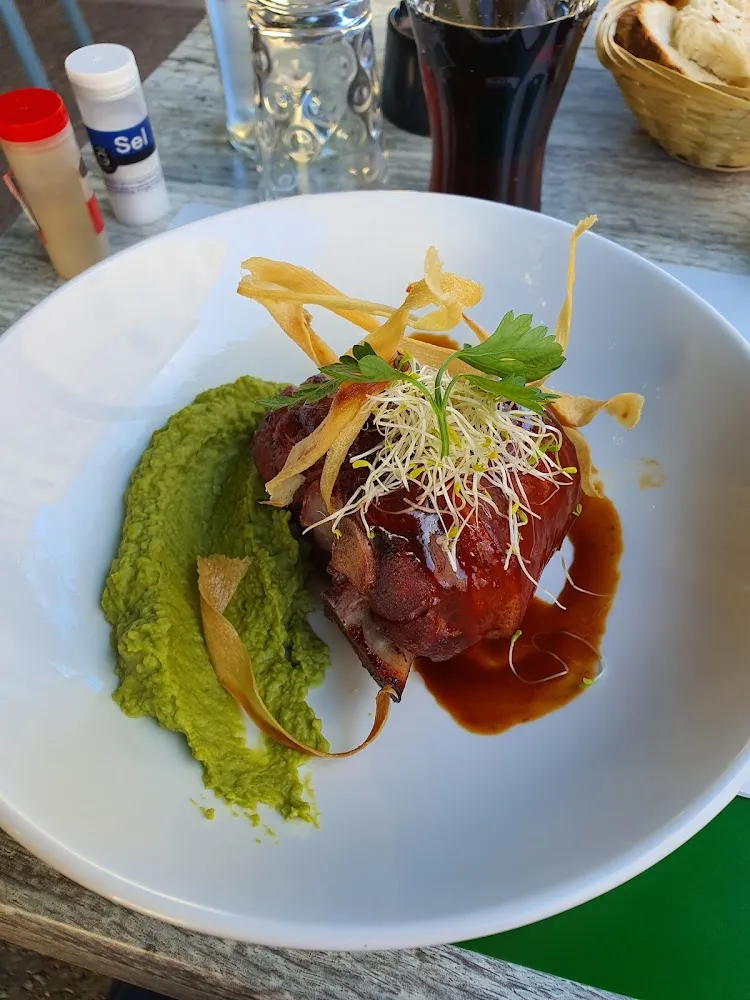 Jambonneau Et Sa Purée de Pois Cassés